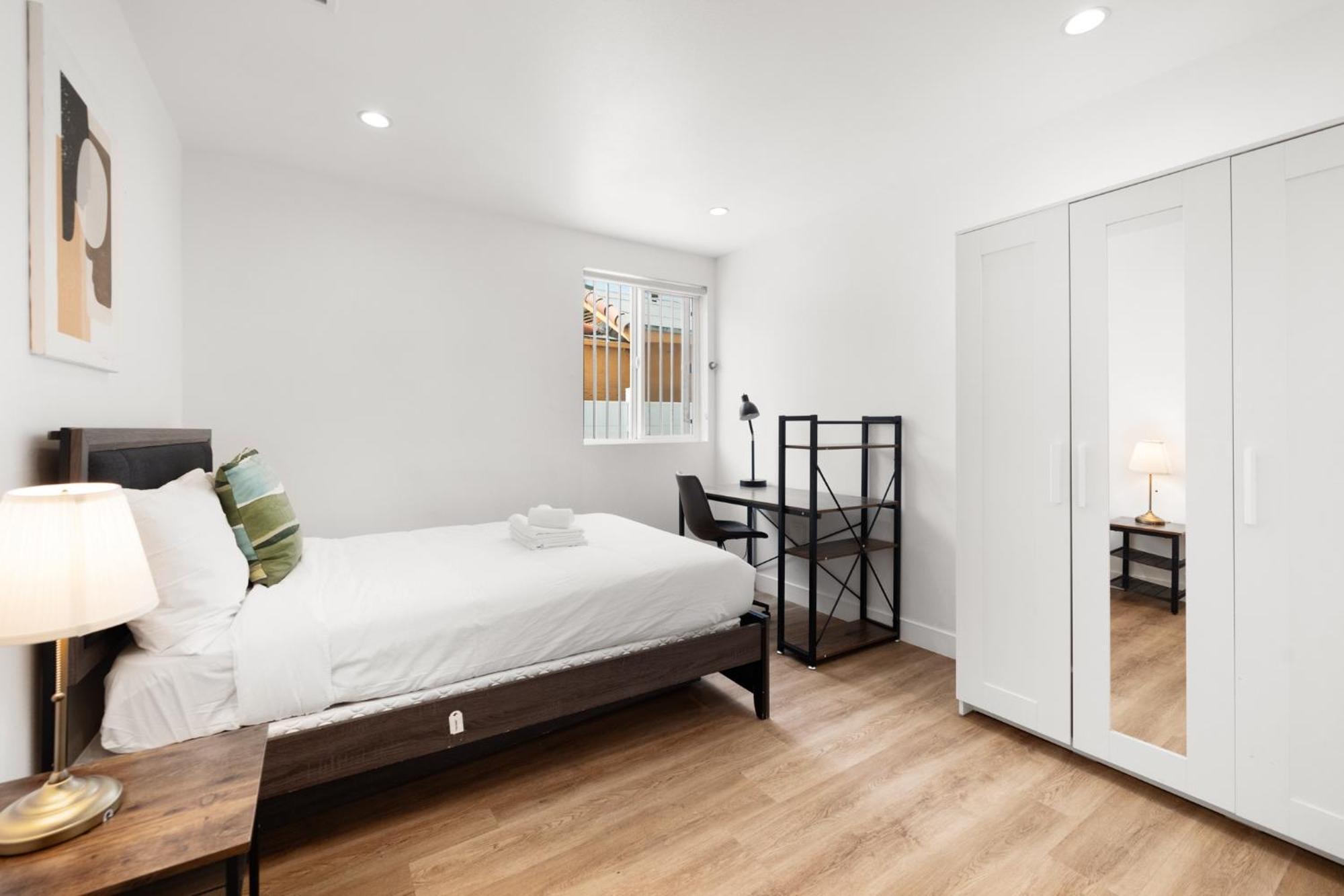 לוס אנג'לס Modern Getaway In The Heart Of La Near Usc, Private Room With Share Living Room And Kitchen מראה חיצוני תמונה