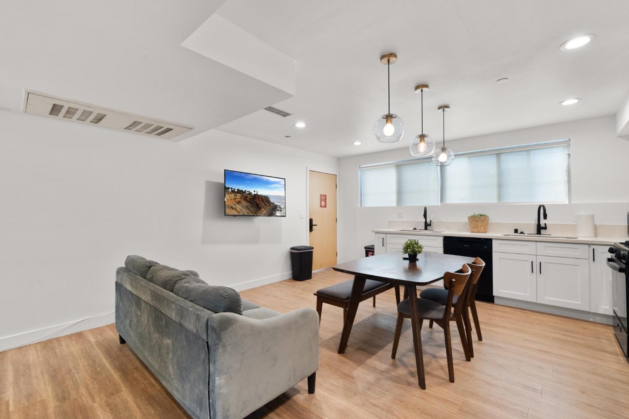 לוס אנג'לס Modern Getaway In The Heart Of La Near Usc, Private Room With Share Living Room And Kitchen מראה חיצוני תמונה