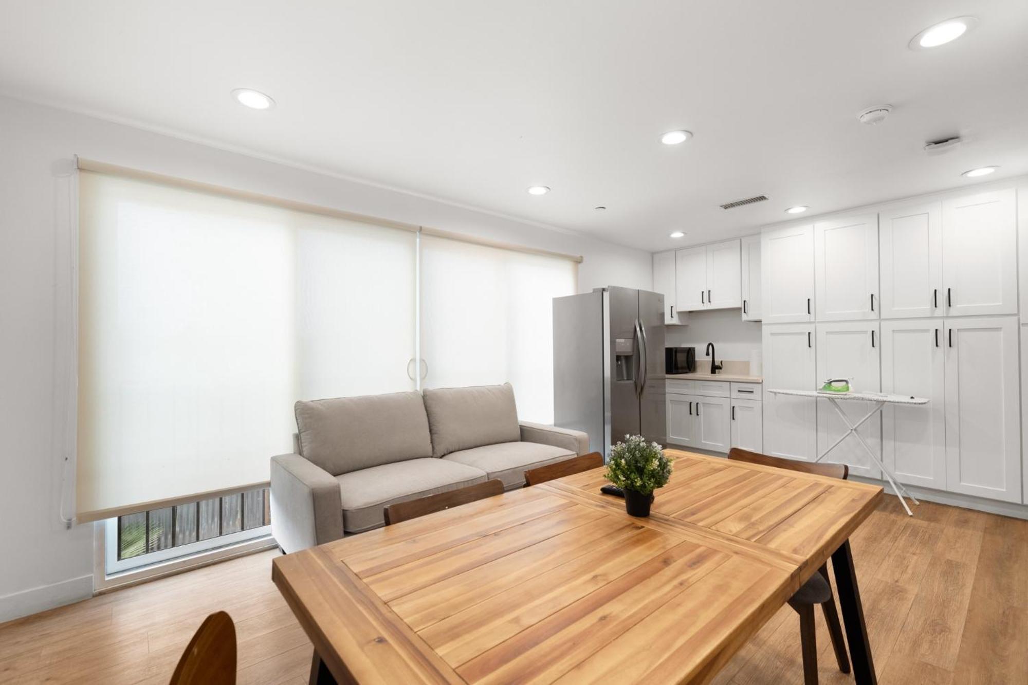 לוס אנג'לס Modern Getaway In The Heart Of La Near Usc, Private Room With Share Living Room And Kitchen מראה חיצוני תמונה