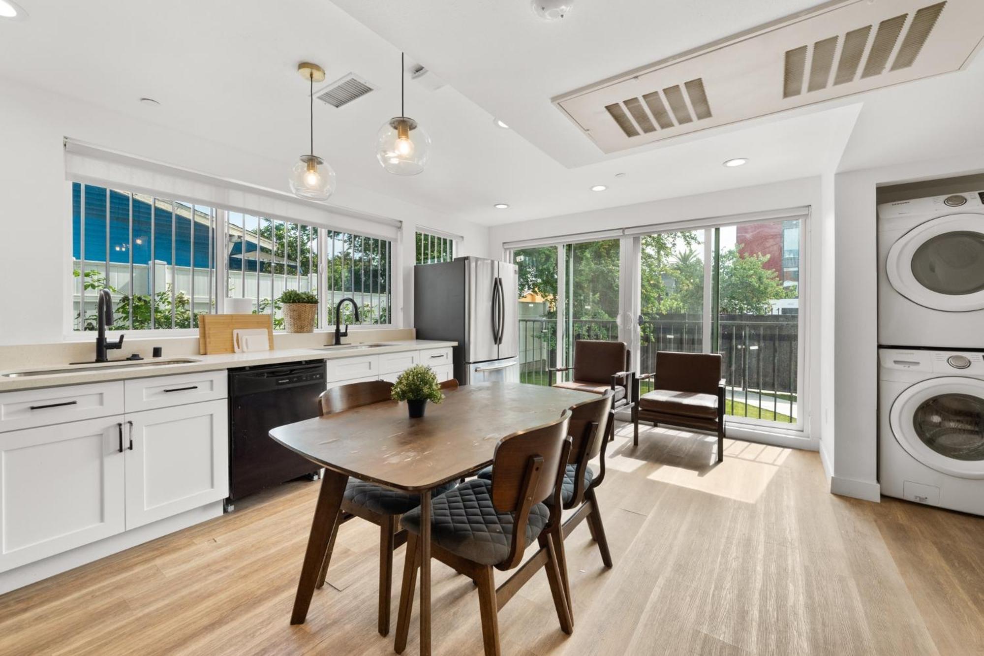 לוס אנג'לס Modern Getaway In The Heart Of La Near Usc, Private Room With Share Living Room And Kitchen מראה חיצוני תמונה